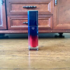 BRAND NEW Clé de Peau Beauté Radiant Liquid Rouge Shine in 7 Red Currant